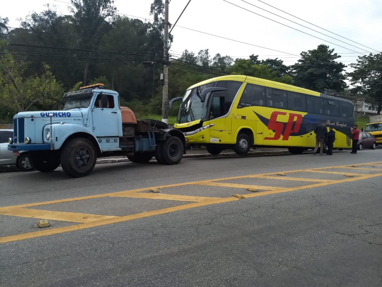 Guincho Bittencourt — reboque de ônibus em São Paulo